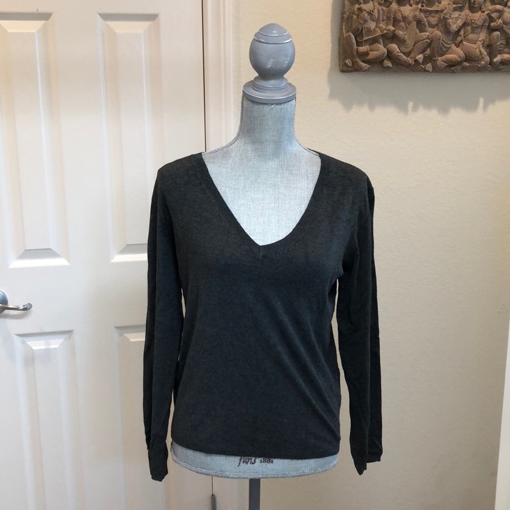 Zara Knitwear V neck sweater NWT